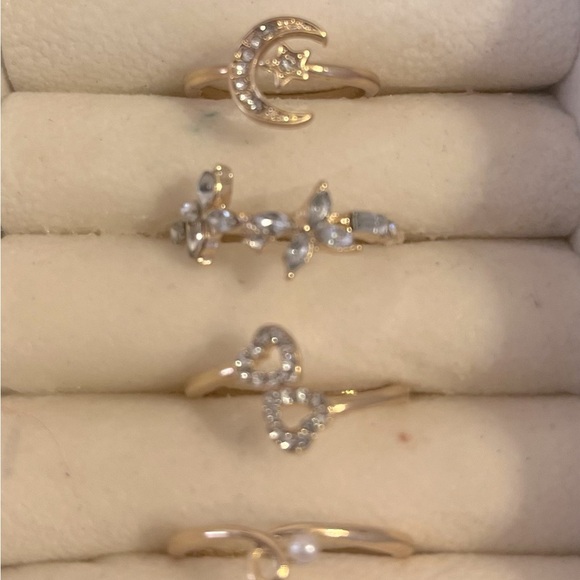 Bundle of 4 rings size 8 - Picture 1 of 1